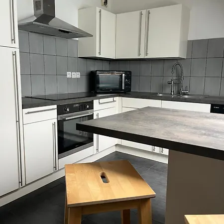 아파트 Alexander With Parking And Terrace 콜마