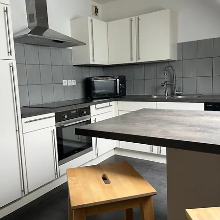 아파트 Alexander With Parking And Terrace 콜마