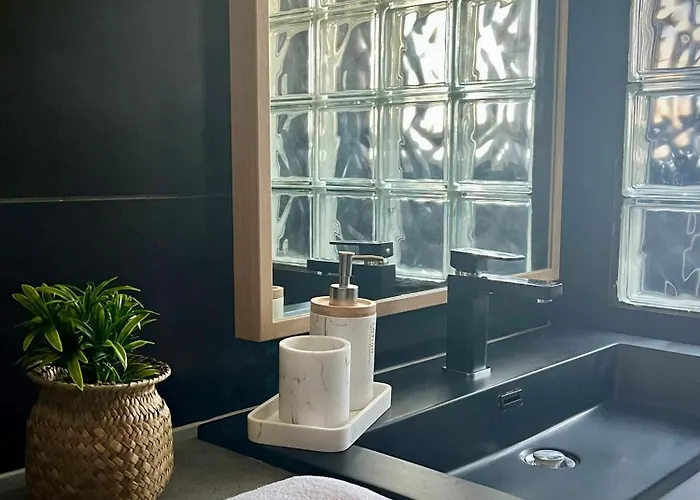 Alexander With Parking And Terrace