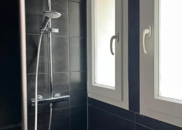 Daire Alexander With Parking And Terrace