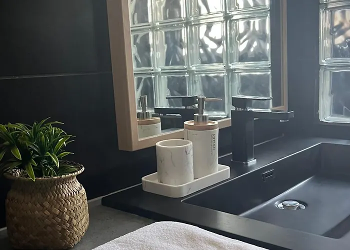 Daire Alexander With Parking And Terrace *