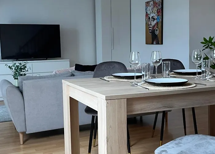 Alexander With Parking And Terrace Daire