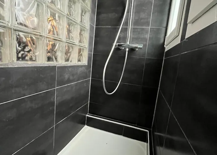 Alexander With Parking And Terrace Daire *